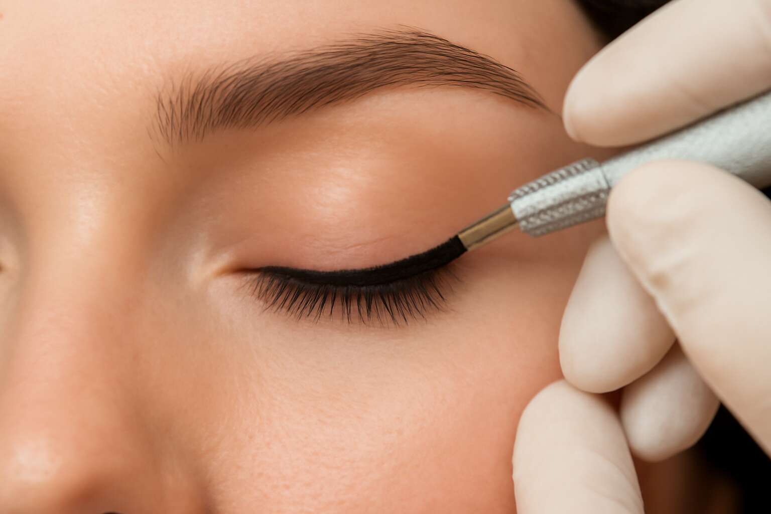Discover the permanent eyeliner procedure for lasting, flawless ...